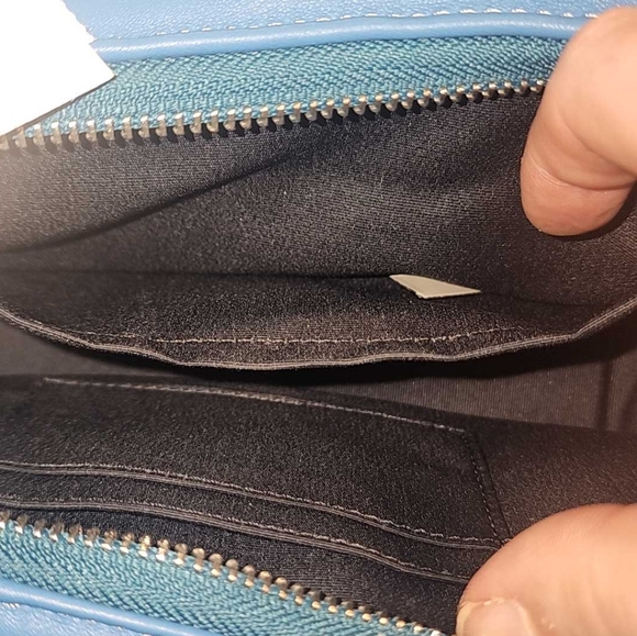 Coach NWT silver, bright blue, soft cloud feel, metallic + guitar strap - Picture 13 of 14